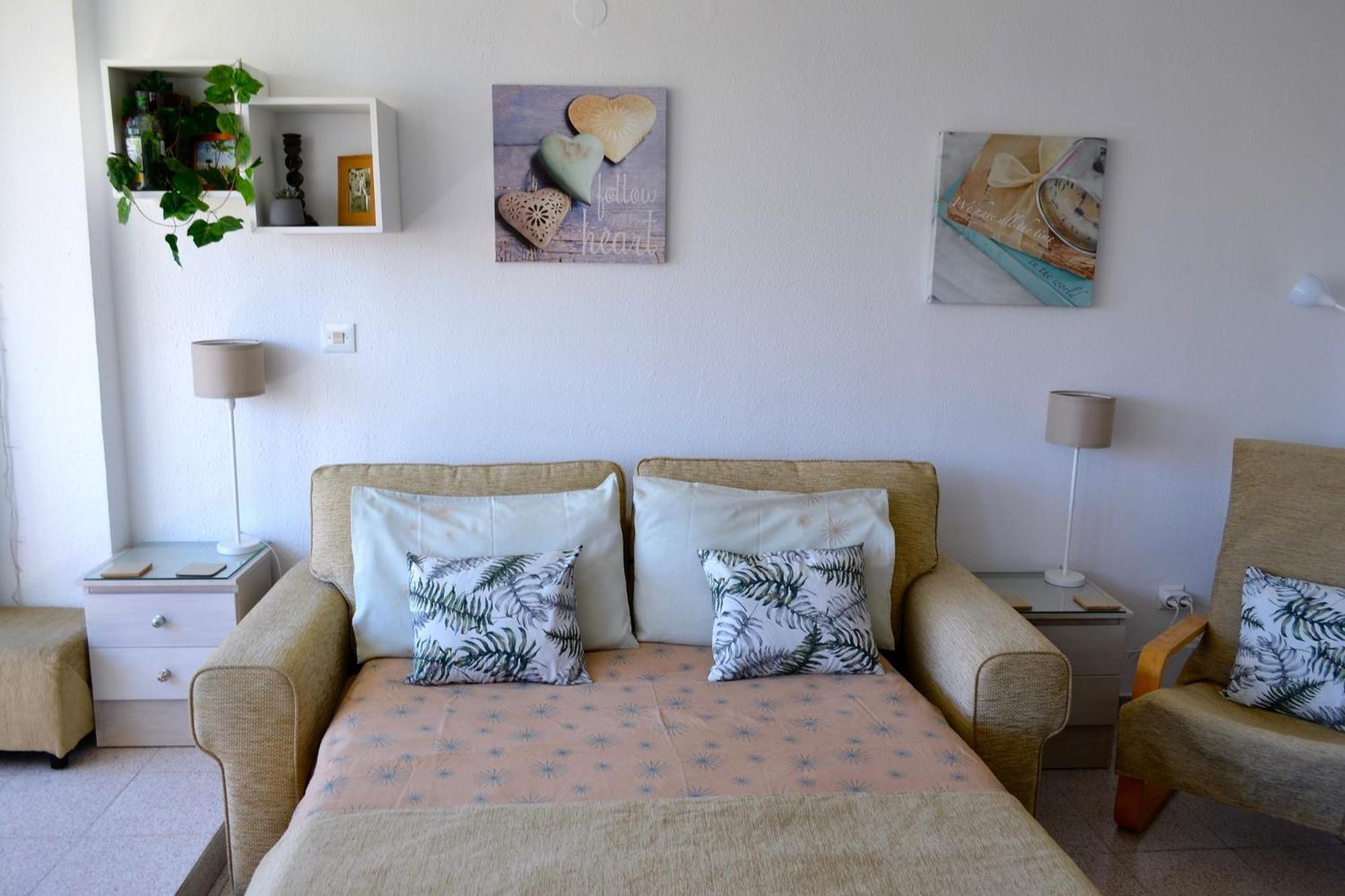 Spacious 1 Bedroom Apartment, Beach Front, Torrox Costa Kültér fotó