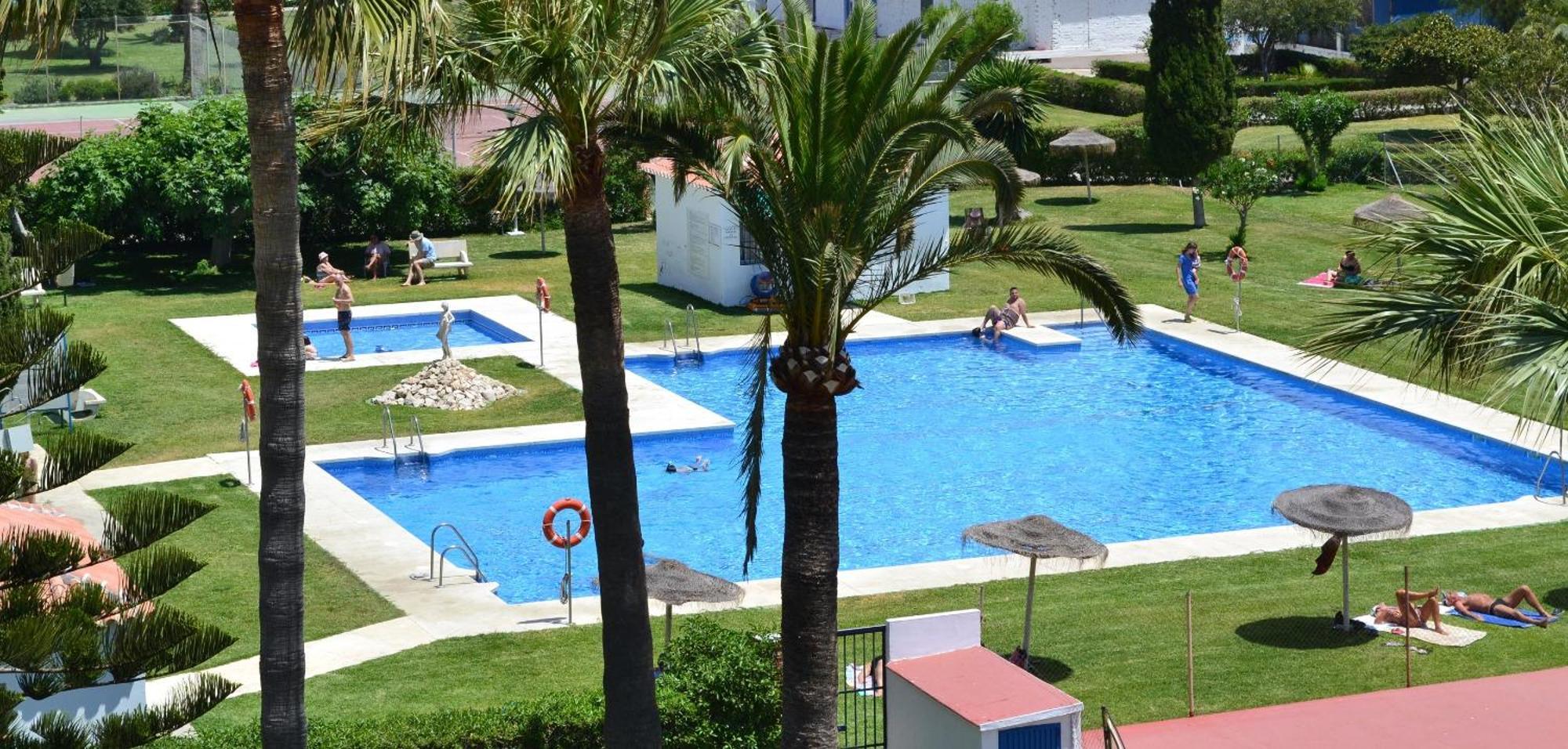 Spacious 1 Bedroom Apartment, Beach Front, Torrox Costa Kültér fotó