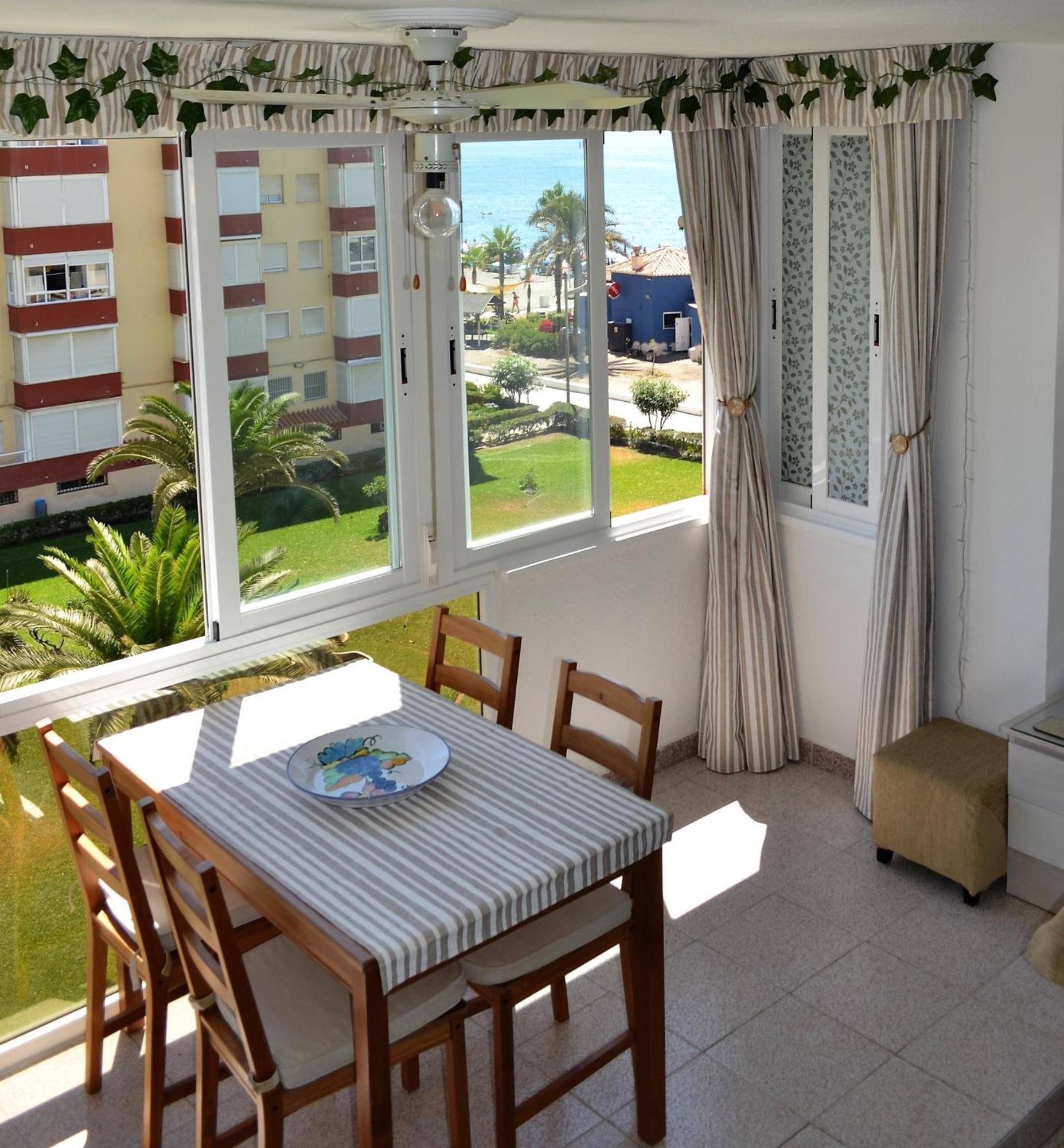 Spacious 1 Bedroom Apartment, Beach Front, Torrox Costa Kültér fotó