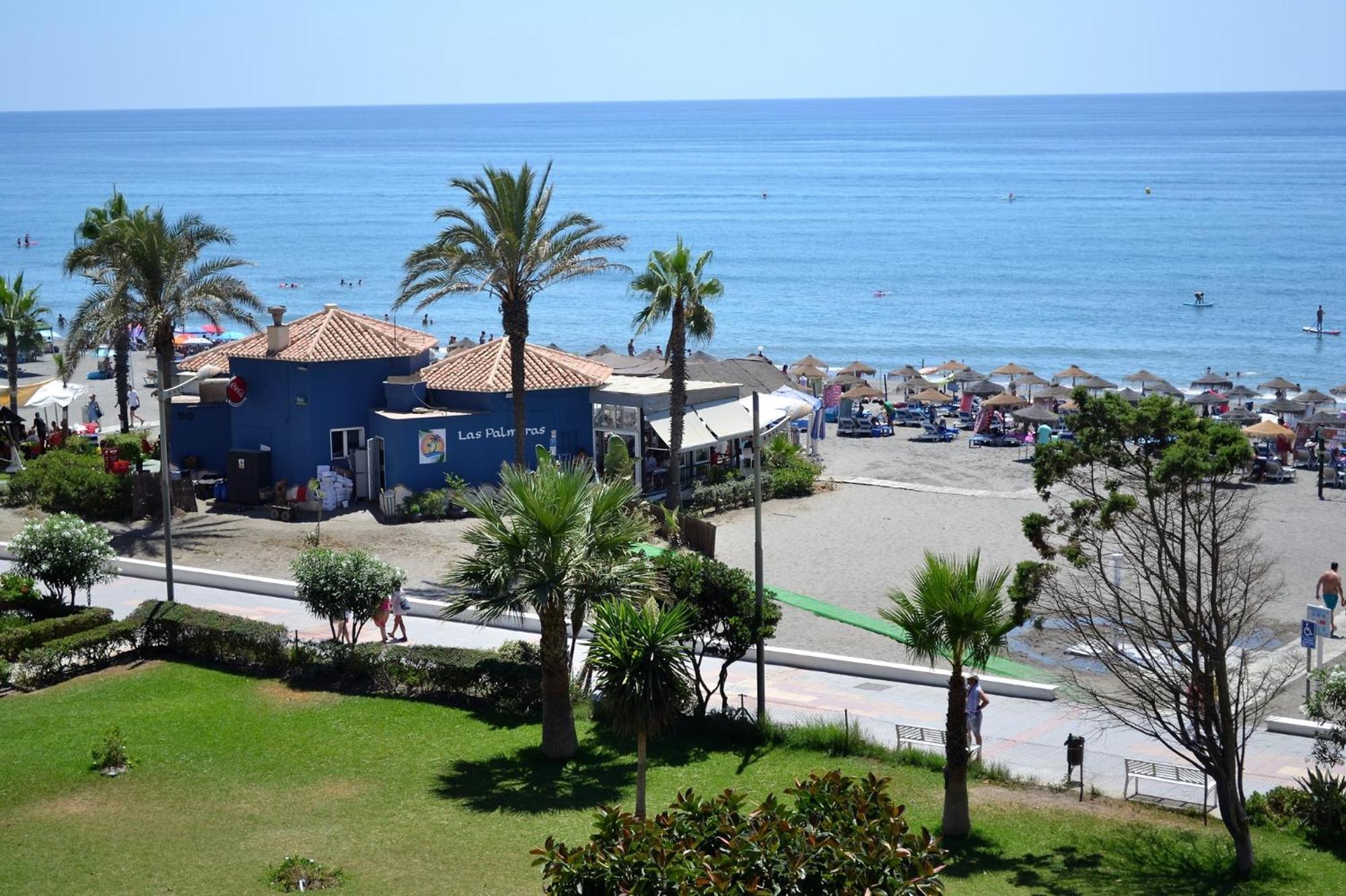 Spacious 1 Bedroom Apartment, Beach Front, Torrox Costa Kültér fotó