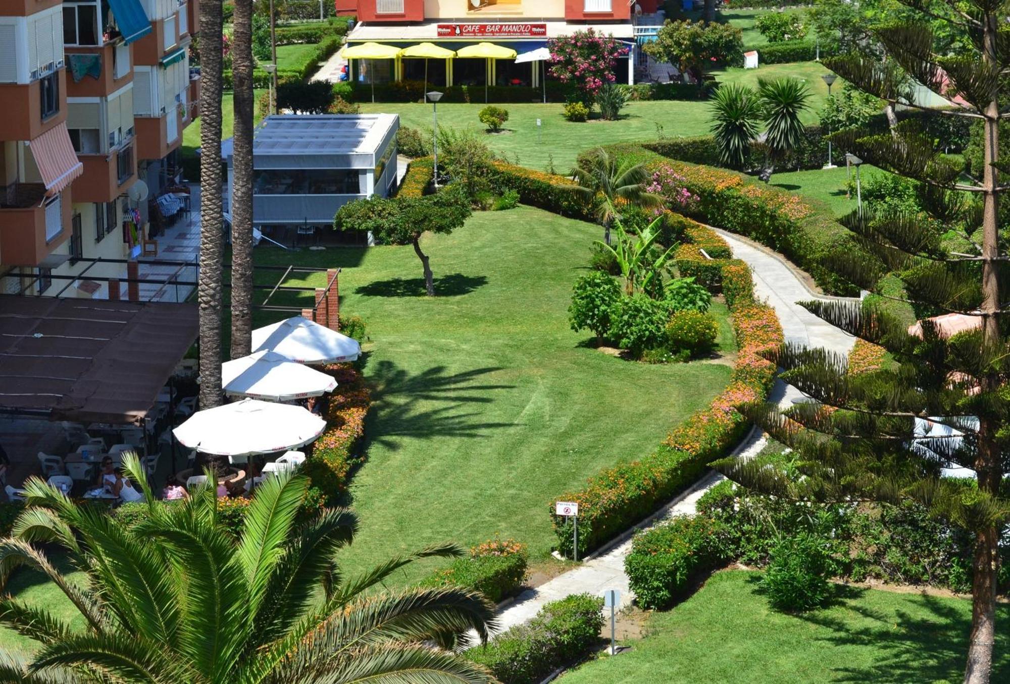 Spacious 1 Bedroom Apartment, Beach Front, Torrox Costa Kültér fotó