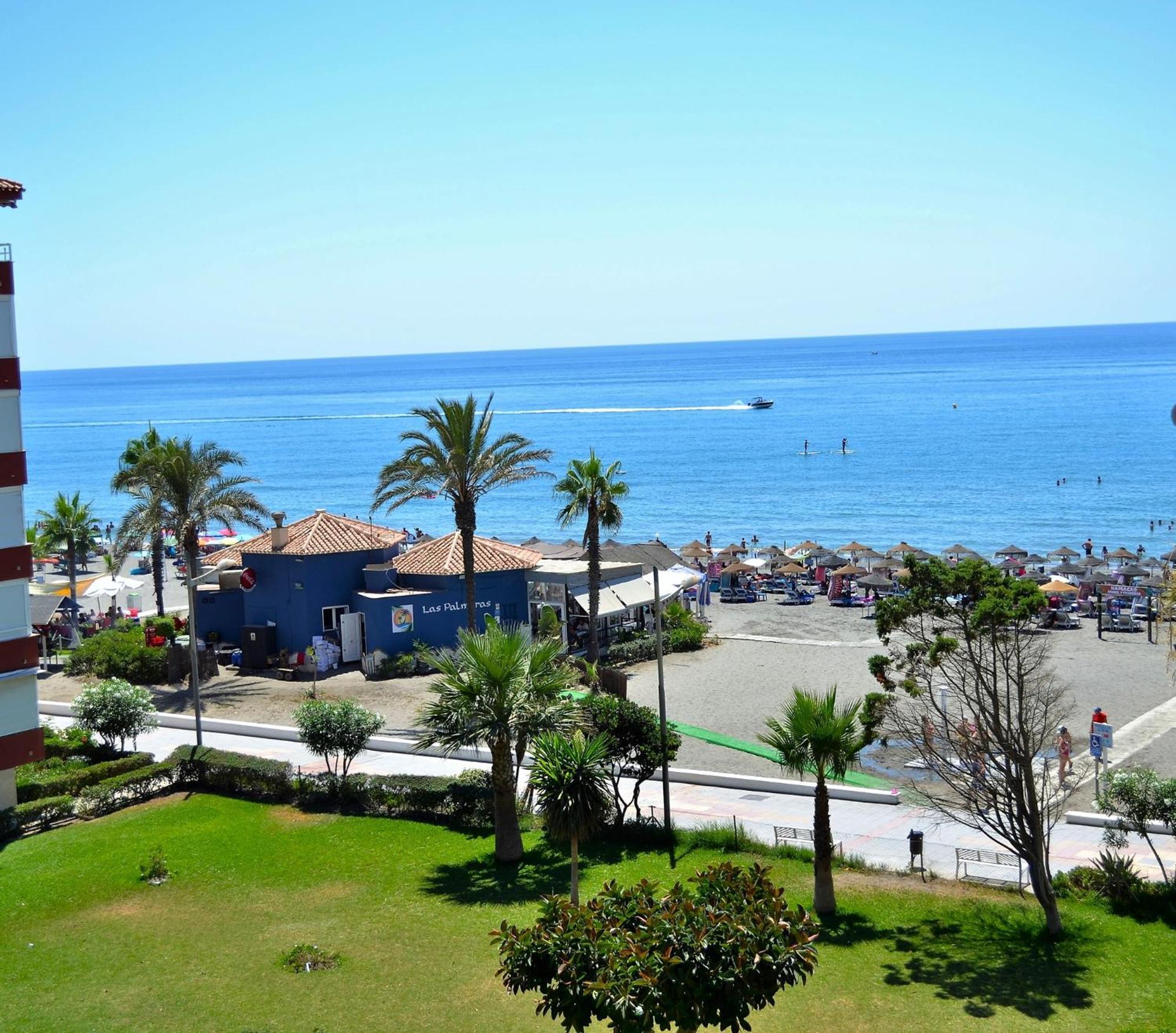 Spacious 1 Bedroom Apartment, Beach Front, Torrox Costa Kültér fotó