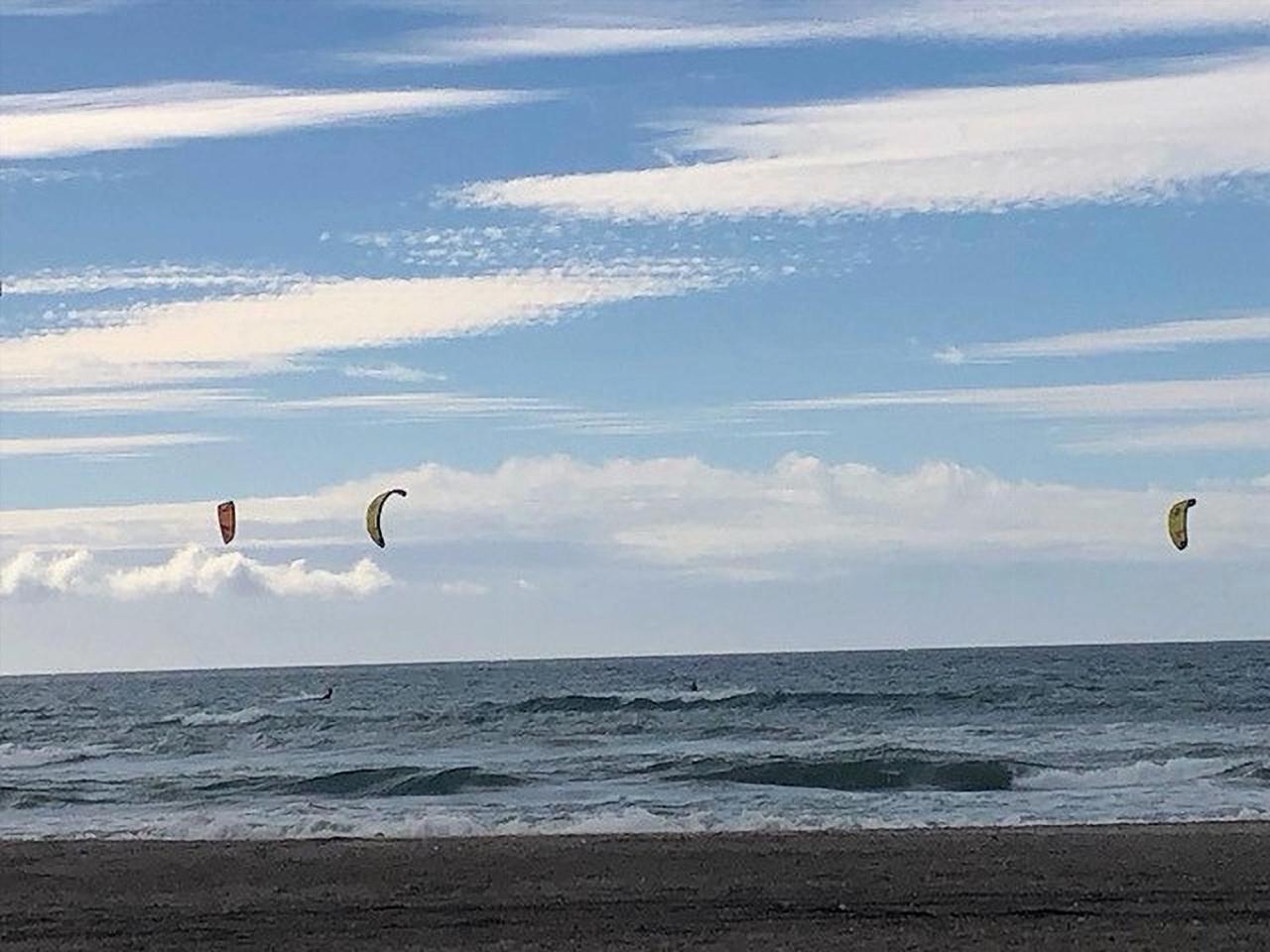 Spacious 1 Bedroom Apartment, Beach Front, Torrox Costa Kültér fotó