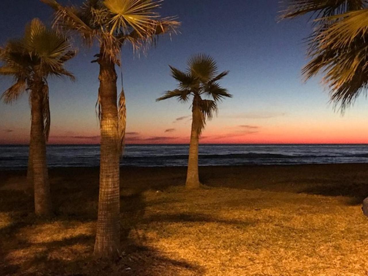 Spacious 1 Bedroom Apartment, Beach Front, Torrox Costa Kültér fotó