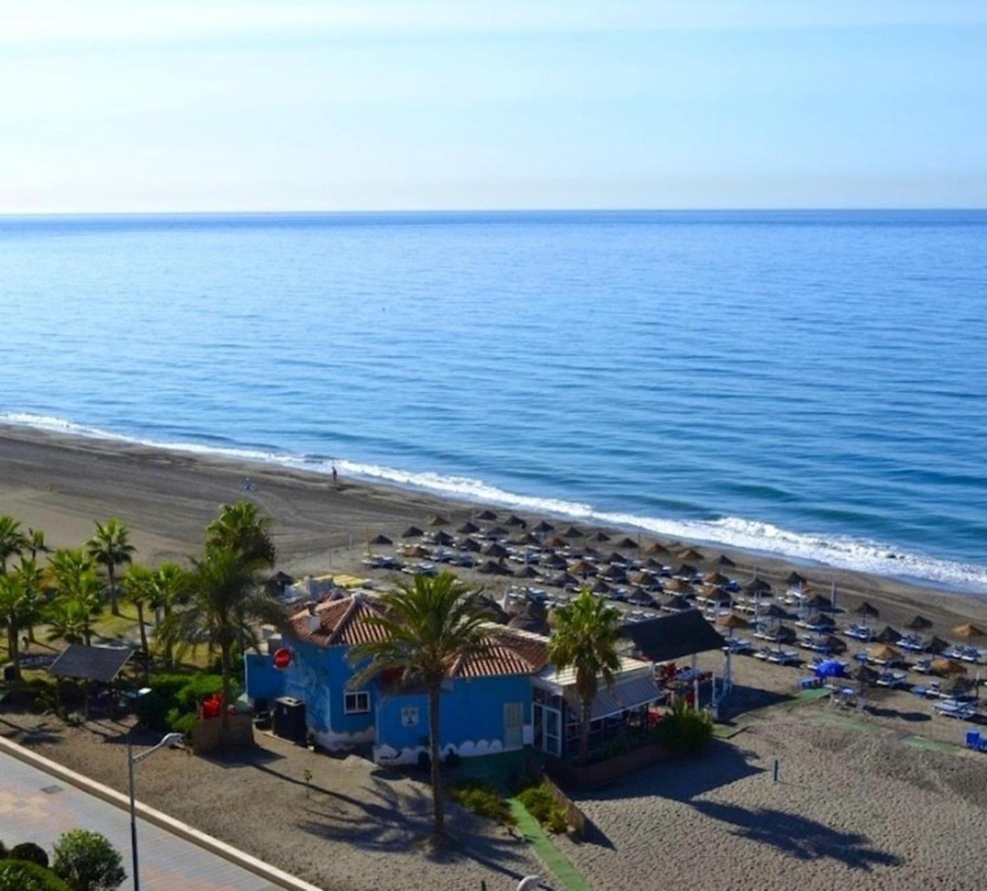 Spacious 1 Bedroom Apartment, Beach Front, Torrox Costa Kültér fotó