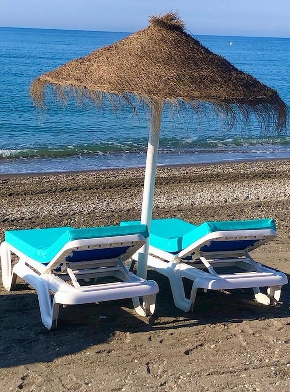 Spacious 1 Bedroom Apartment, Beach Front, Torrox Costa Kültér fotó